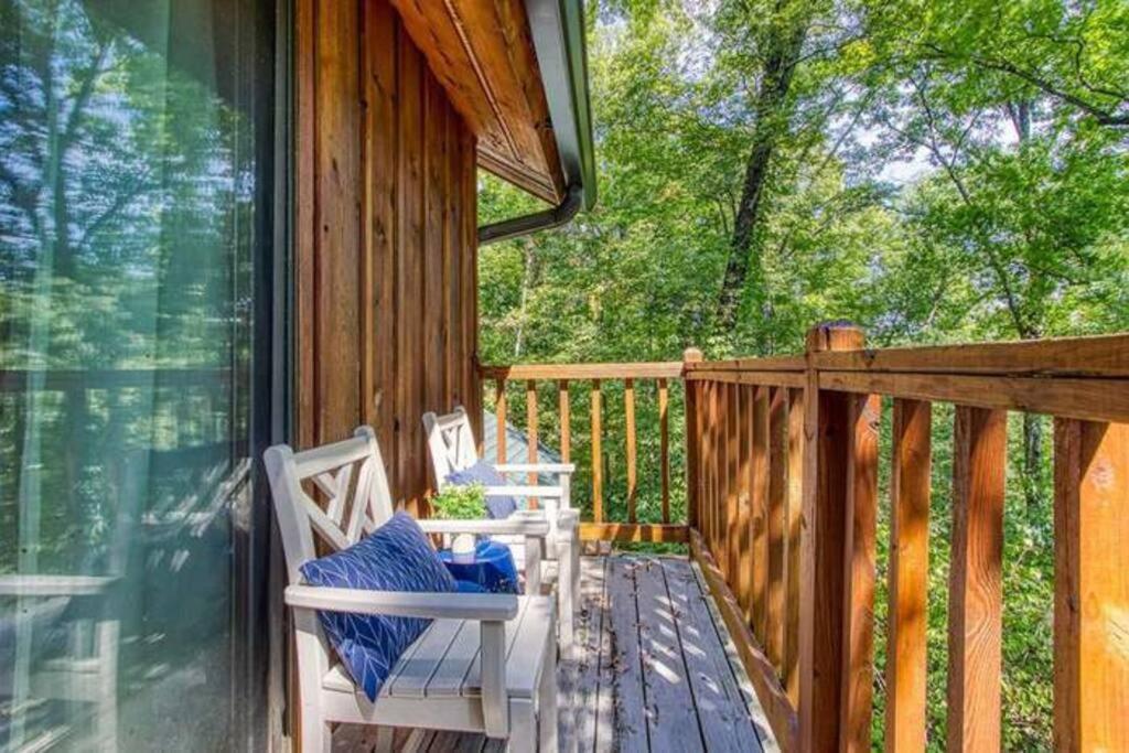 The Family Stone Luxe Cabin Sleeps 12 Hot Tub Dogfriendly Dollywood Pigeon Forge Exterior photo