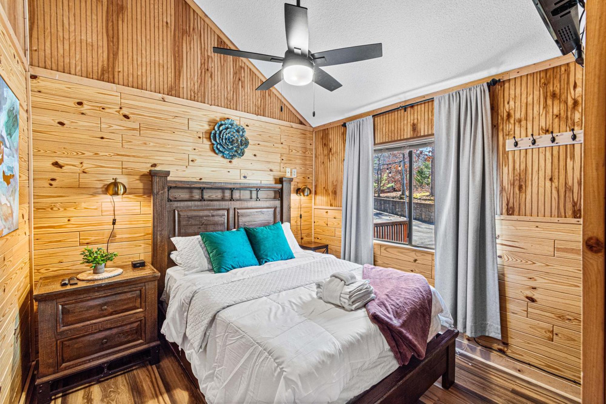 The Family Stone Luxe Cabin Sleeps 12 Hot Tub Dogfriendly Dollywood Pigeon Forge Exterior photo